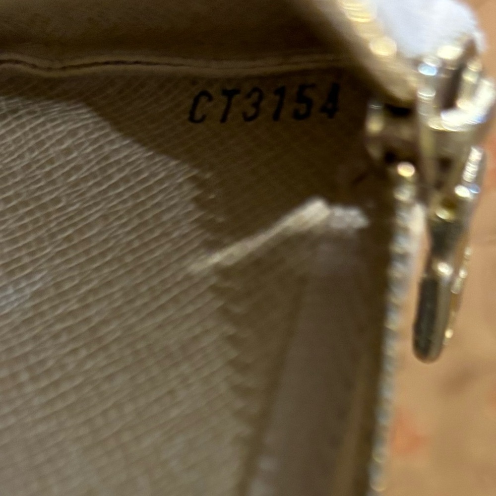 Louis Vuitton Key Pouch - Picture 4 of 12